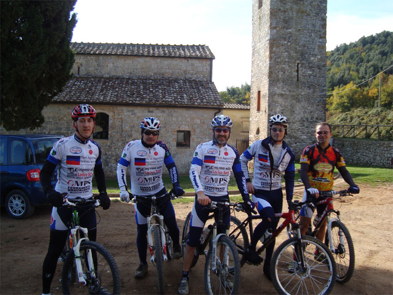 gal/2009/11 - Le escursioni della Ciclistica Valdarbia/2009_10_31-CETINALE_pern-01.jpg